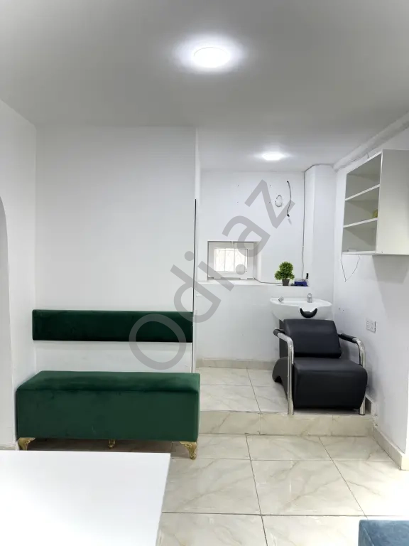 Gozellik salonu esyali lazer aparatida var