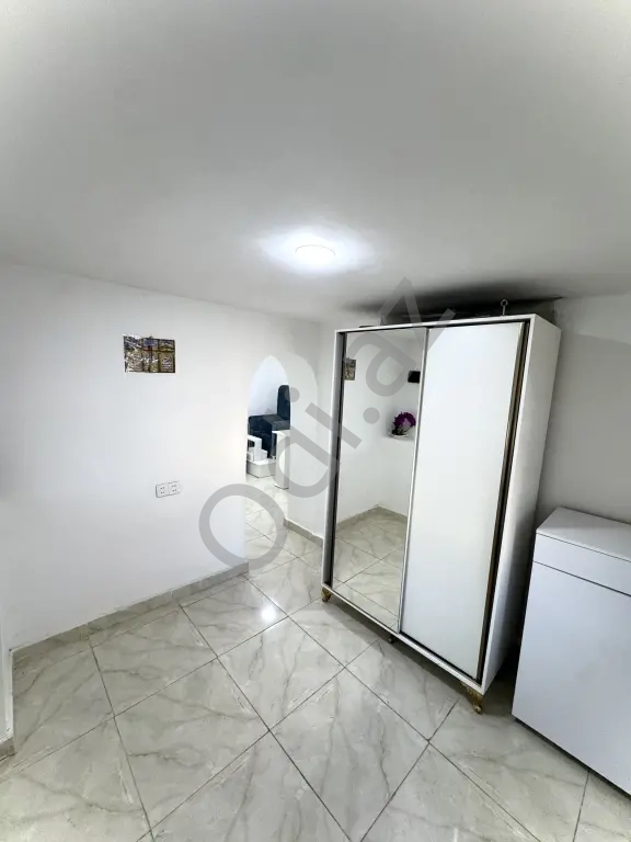 Gozellik salonu esyali lazer aparatida var