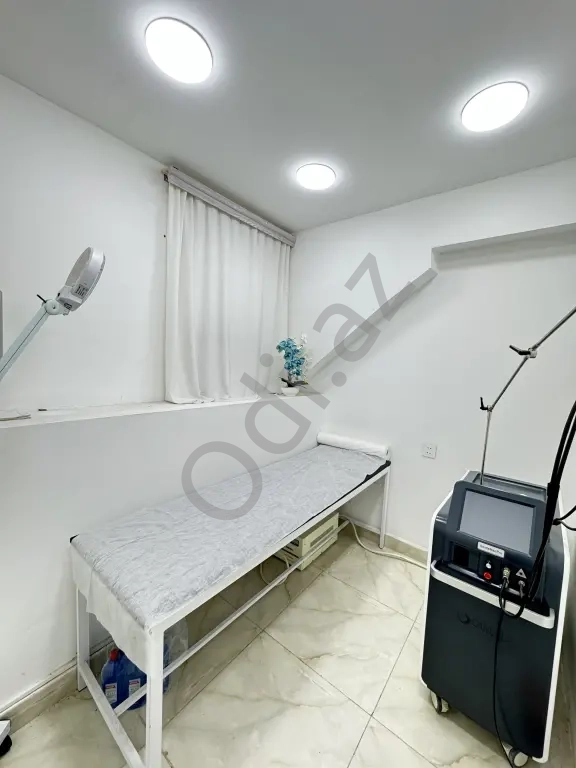 Gozellik salonu esyali lazer aparatida var