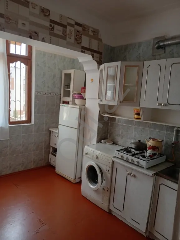 Yeni günəşli massiv V də 2otaqli mənzil təcili satılır