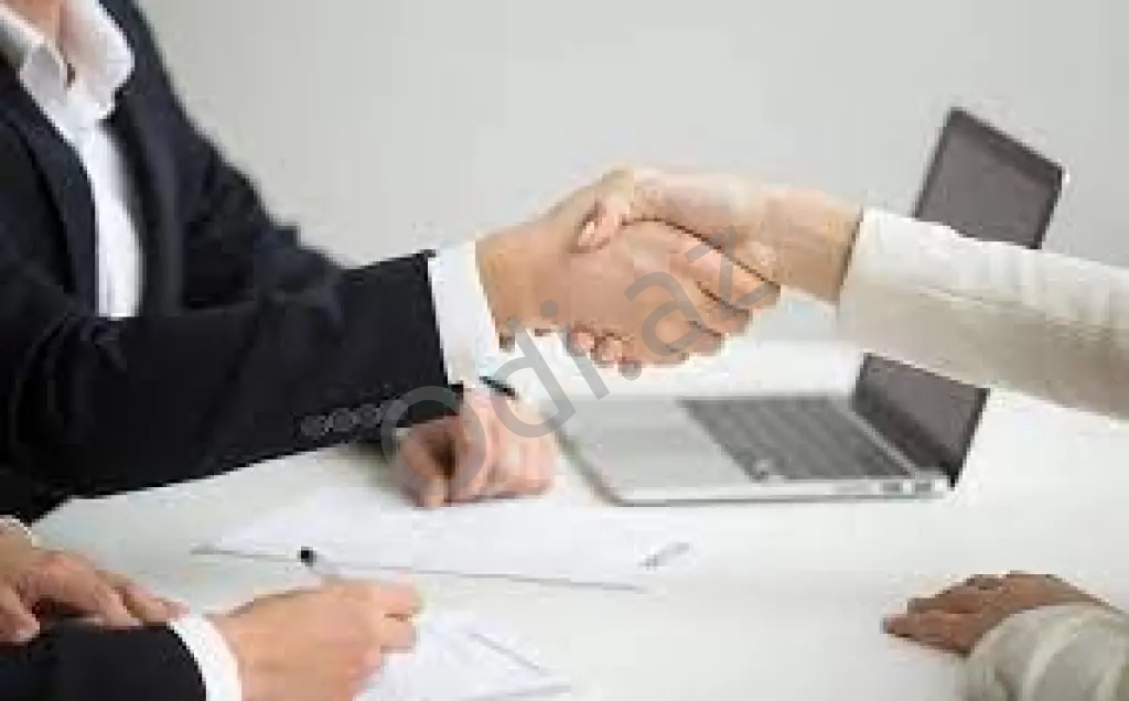 ofis menecer tələb olunur