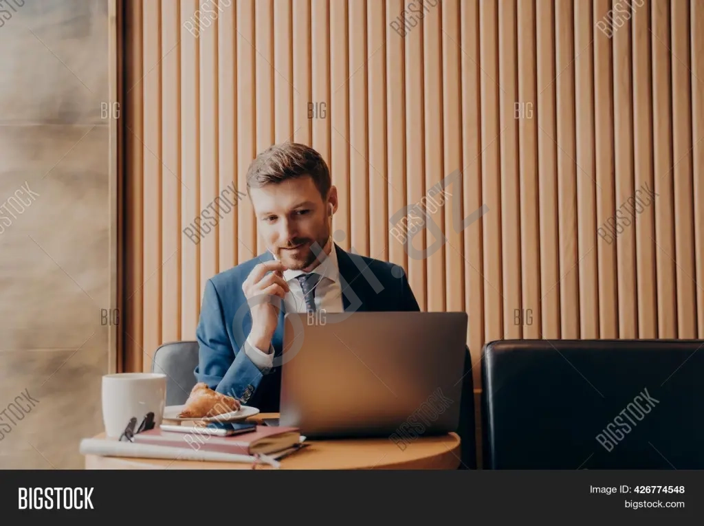 Menecer tələb olunur