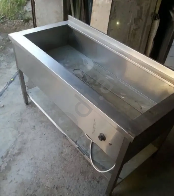 Kafe və restoranda xörəkləri isti saxlamaq üçün vitrin stelajı