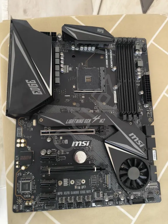 MSI X570 EDGE WİFİ