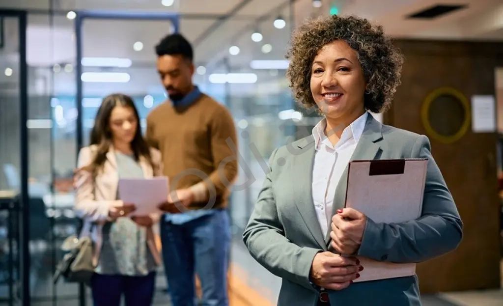 Ofis menecer tələb olunur