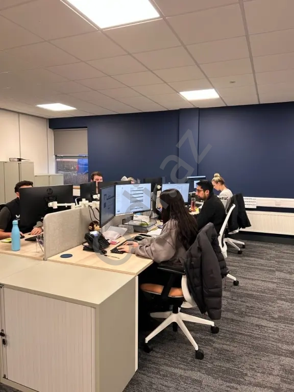 Ofisimizə menecer tələb olunur