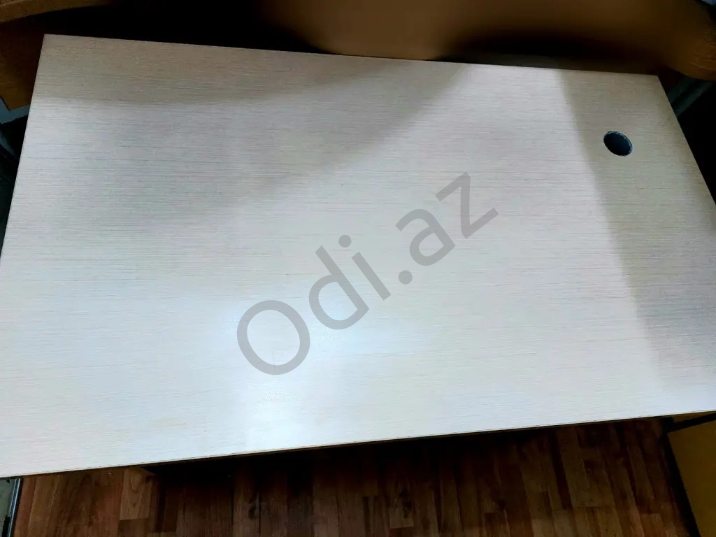 Kanada istehsalı sadə ofis masası