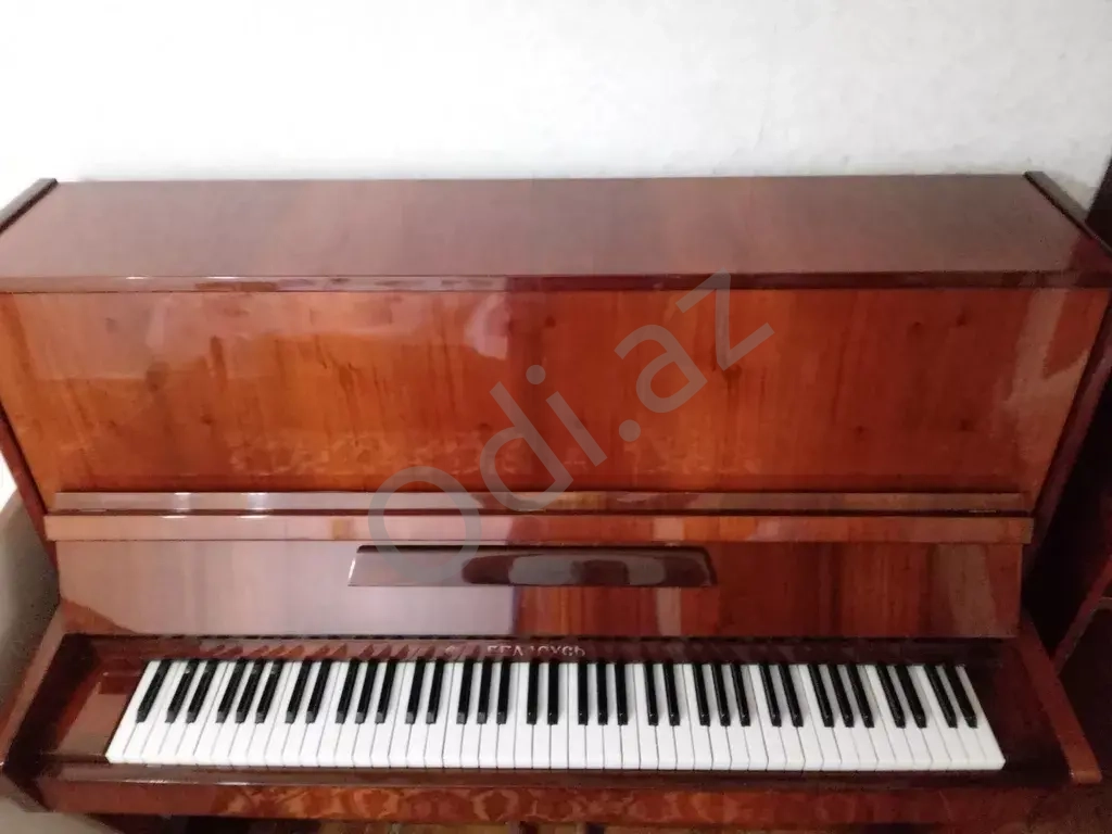 Piano yaxşı vəziyyətdə satılır