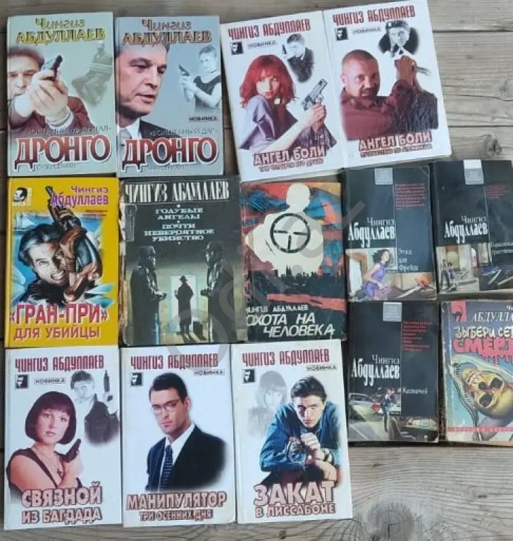 Dünya şöhrətli yazıçı Çingiz Abdullayevin 100-dən çox əsərləri satılır.