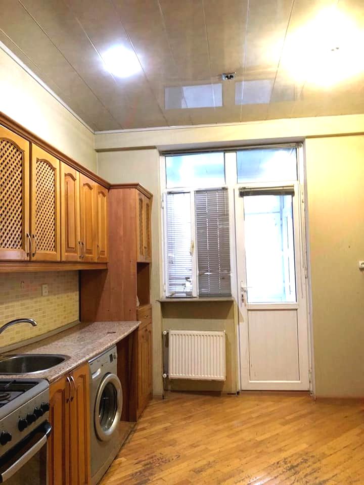 Yeni yasamalda Yeni tikili binada 1 nəfər işləyən xanım otaq yoldaşı axtarılır ev 3 otaqdır 