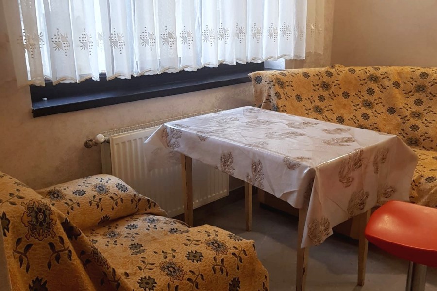 Kirayə veriləcək 4 otaqlı binada yaşamaq üçün, ailələrə və ya tələbə qızlara xüsusi təklif