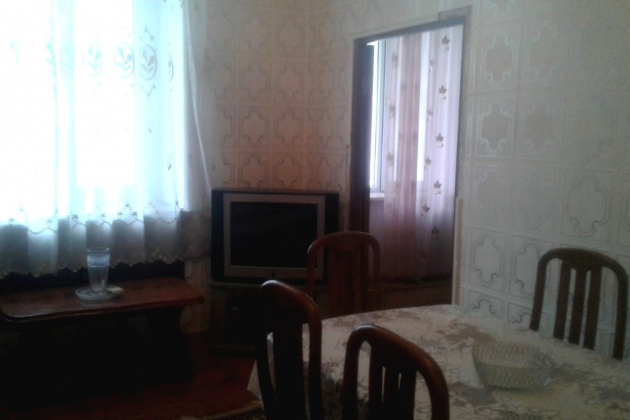 2 otaq, 3 mərtəbəli binanın 2ci mərtəbəsində , 50 m2, Port Bakunun yaxınlığında