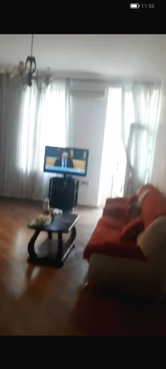 Şəhərin mərkəzində 2 otağlı ev  kirayə verilir