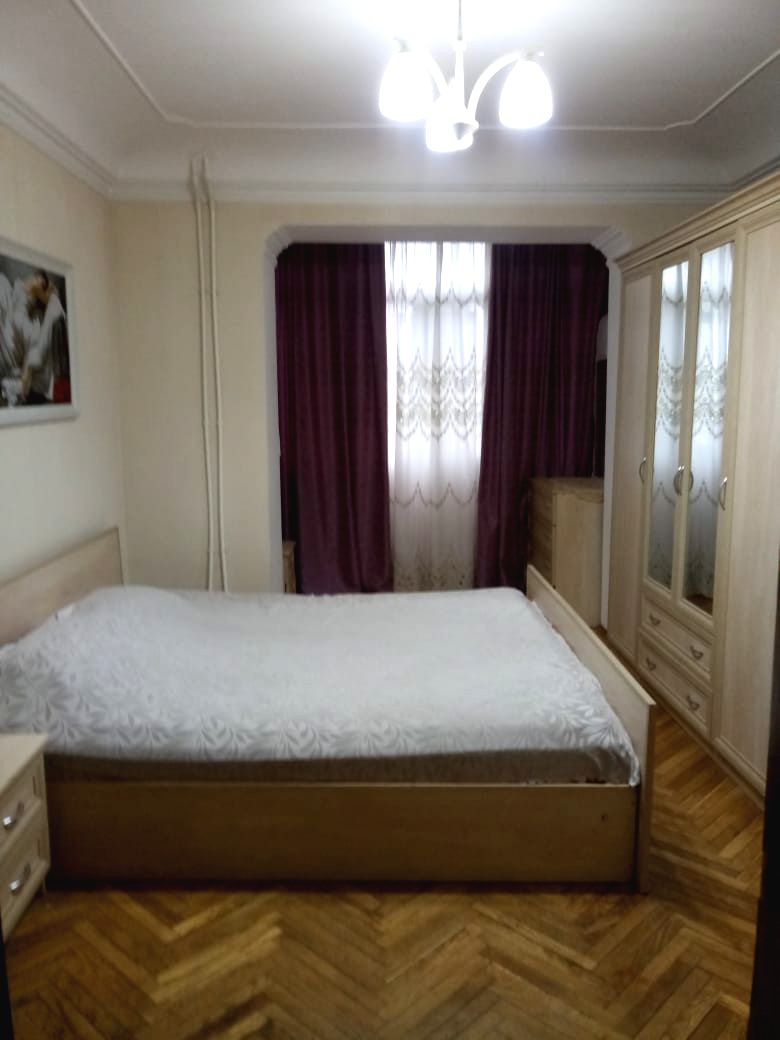 Bakida merkezde 2 otaqli Gundelik Kiraye ev/ 28 may.