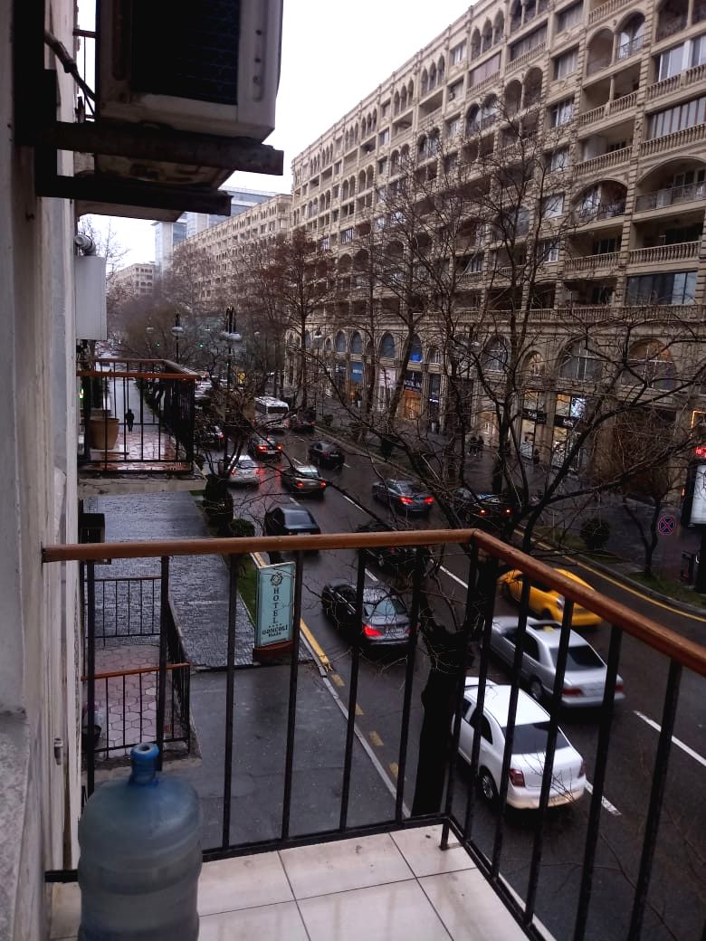 Bakida merkezde 2 otaqli Gundelik Kiraye ev/ 28 may.