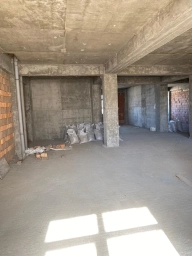 Ayna Sultanova heykəlinin arxasında, 183.2m2 yeni tikili