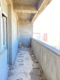 Ayna Sultanova heykəlinin arxasında, 183.2m2 yeni tikili