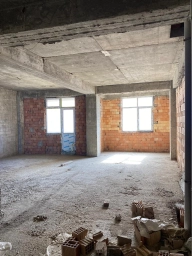 Ayna Sultanova heykəlinin arxasında, 183.2m2 yeni tikili