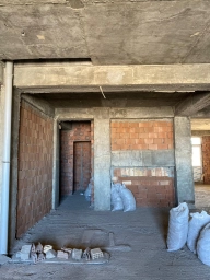 Ayna Sultanova heykəlinin arxasında, 183.2m2 yeni tikili