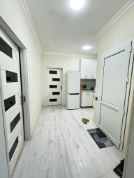 Qurtuluşda kupçalı əşyalı mənzil