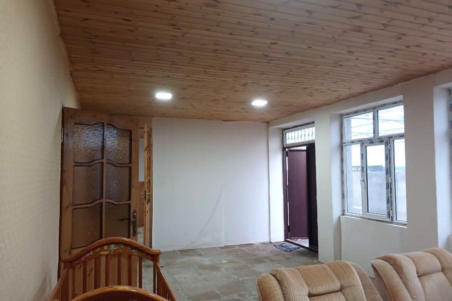 Baş Ələt qəsəbəsində təcili ev satılır 