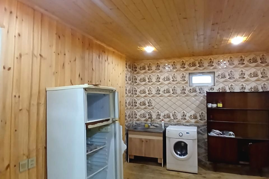 Baş Ələt qəsəbəsində təcili ev satılır 