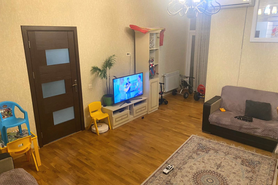 Kristal 1-də qanuni 2 otaqlı mənzil satılır.