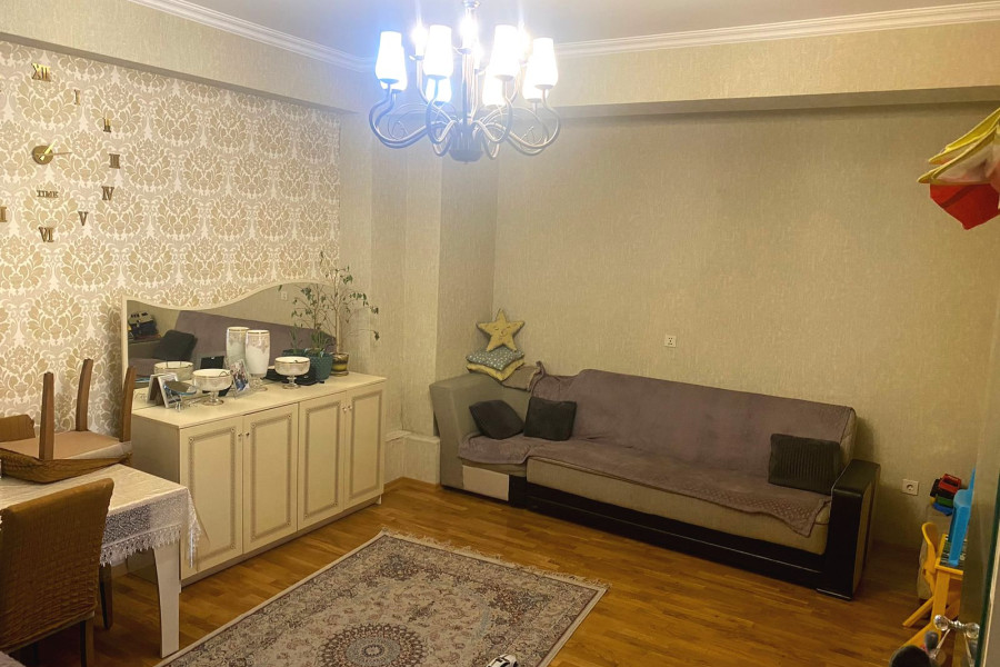 Kristal 1-də qanuni 2 otaqlı mənzil satılır.