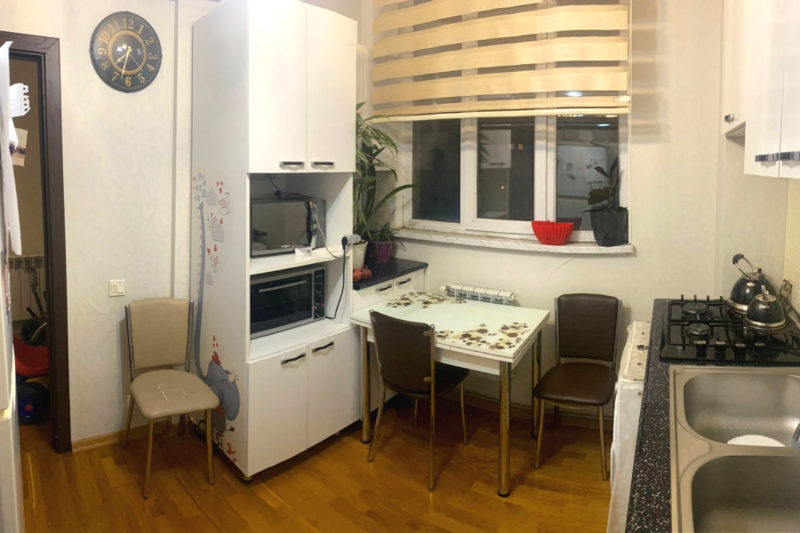 Kristal 1-də qanuni 2 otaqlı mənzil satılır.