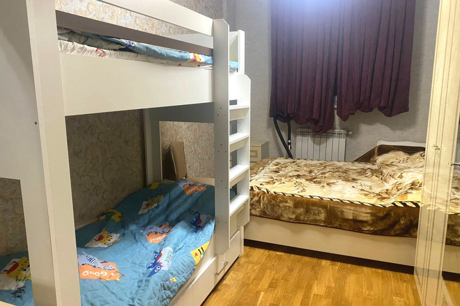 Kristal 1-də qanuni 2 otaqlı mənzil satılır.